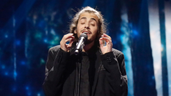 Salvador Sobral cancelt concert in België om coronavirus