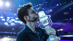 Duncan Laurence geeft punten van Nederlandse vakjury