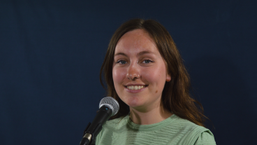 Jente Charlotte covert Hold Me Closer van Cornelia Jakobs